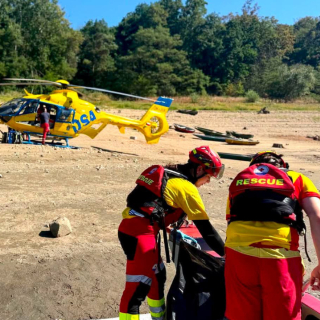 Fiecare al treilea caz de înec din Cehia are legătură cu alcoolul. Un salvator acvatic explică la ce trebuie să fim atenți când înotăm în ape deschise
